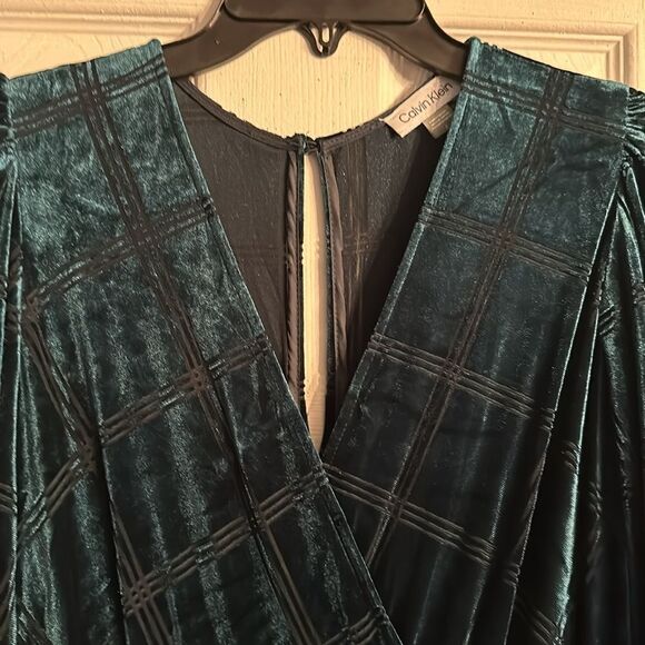NWT  Calvin Klein Puff-Sleeve Velvet Dress - Picture 7 of 7